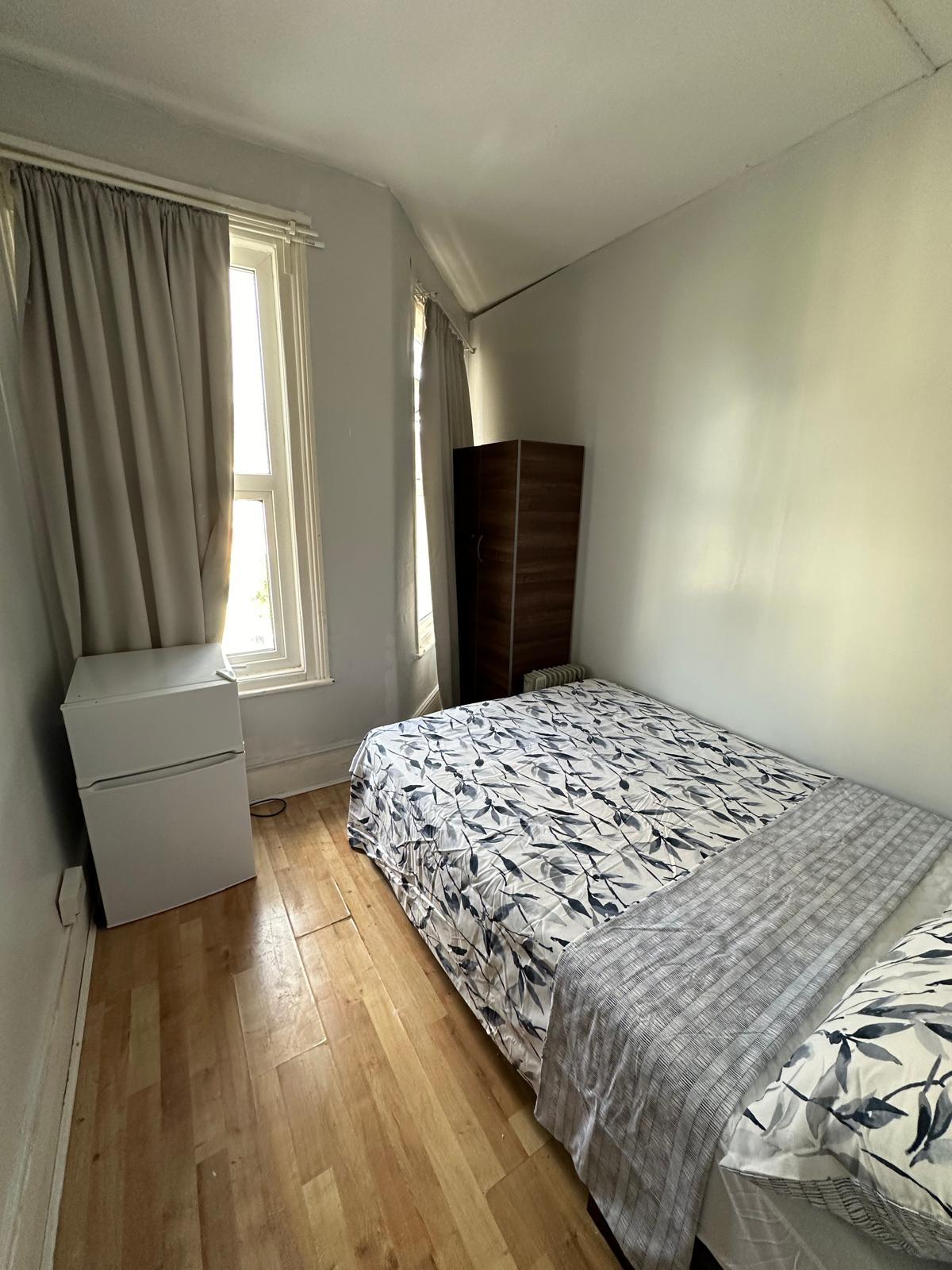 🌟 Double Room – Seven Sisters (N17 6EB)